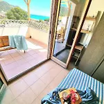 Апартаменты Stylish With Views 4 Min Walk To The Beach!! Соланас