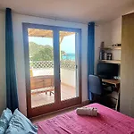 Stylish With Views 4 Min Walk To The Beach!! Апартаменты