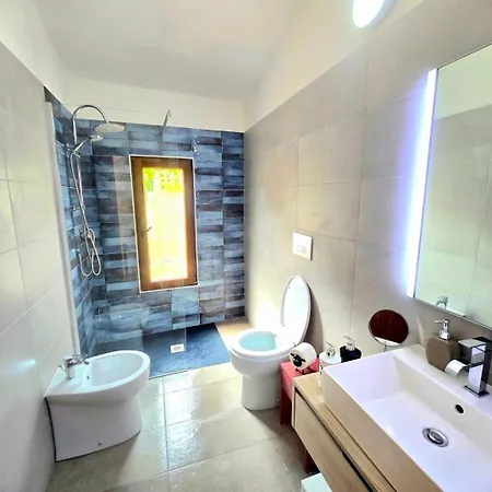 Stylish With Views 4 Min Walk To The Beach!! Appartamento *