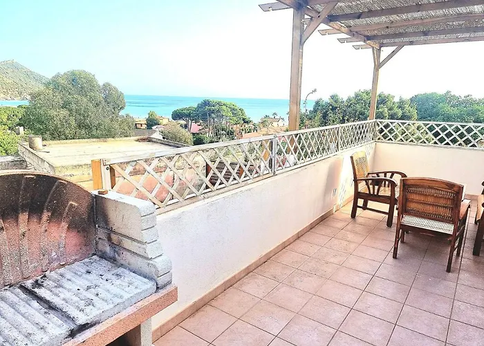 Stylish With Views 4 Min Walk To The Beach!! *
